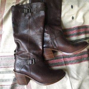 Frye Carmen Boots brown leather